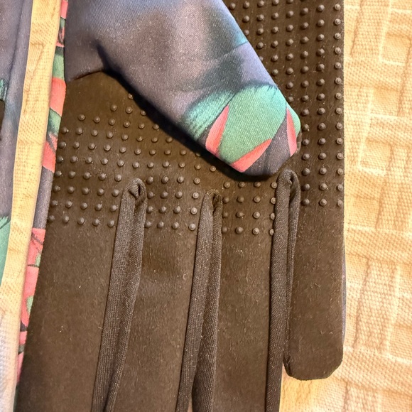 Burton womens Multicolor Floral winter Gloves NWOT.  Brand new - Picture 5 of 9